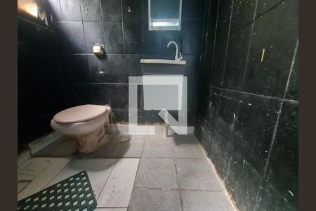 Banheiro da Suite 01 de casa à venda com 4 quartos, 125m² em Jardim Silvia, Guarulhos