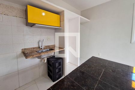 Cozinha de kitnet/studio para alugar com 1 quarto, 22m² em Maravista, Niterói