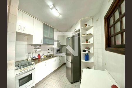 Apartamento à venda com 2 quartos, 54m² em Jardim Maria Rosa, Taboão da Serra