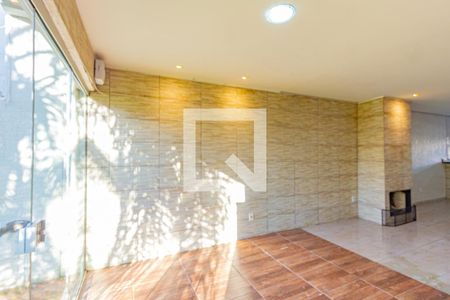 Sala de casa à venda com 3 quartos, 130m² em Igara, Canoas