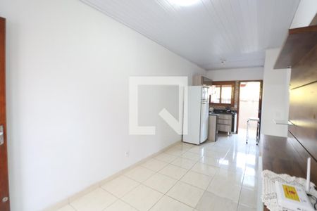 Sala de casa de condomínio à venda com 2 quartos, 47m² em Olaria, Canoas