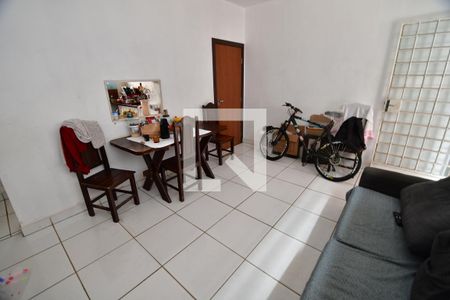 Sala 2 de casa para alugar com 3 quartos, 200m² em Jardim Chapadão, Campinas