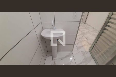 Banheiro de kitnet/studio para alugar com 1 quarto, 30m² em Quitaúna, Osasco