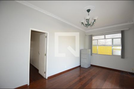 Sala de casa à venda com 3 quartos, 200m² em Irajá, Rio de Janeiro