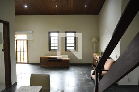 Sala de casa de condomínio para alugar com 3 quartos, 150m² em Jardim Barbacena, Cotia