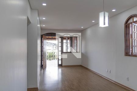 Sala de casa à venda com 3 quartos, 270m² em Betania , Belo Horizonte