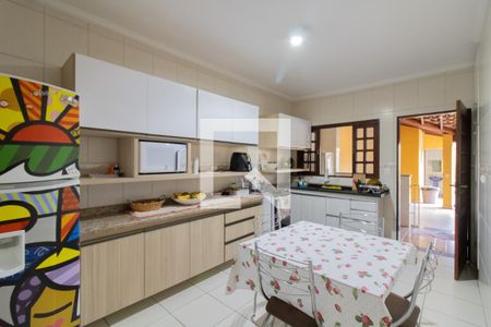 Cozinha de casa à venda com 4 quartos, 327m² em Jardim Jovaia, Guarulhos