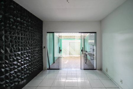 Sala de casa para alugar com 2 quartos, 70m² em Jacutinga, Mesquita