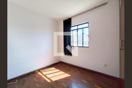 Quarto de apartamento à venda com 2 quartos, 48m² em Sagrada Família, Belo Horizonte