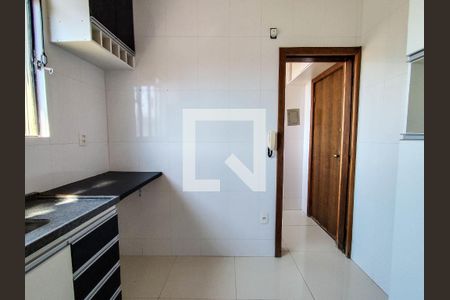 Cozinha  de apartamento à venda com 2 quartos, 48m² em Sagrada Família, Belo Horizonte