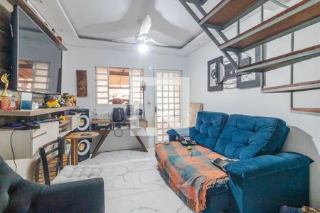 Sala de casa de condomínio à venda com 2 quartos, 78m² em Hípica, Porto Alegre