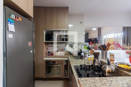 Cozinha de casa de condomínio à venda com 3 quartos, 130m² em Presidente Altino, Osasco