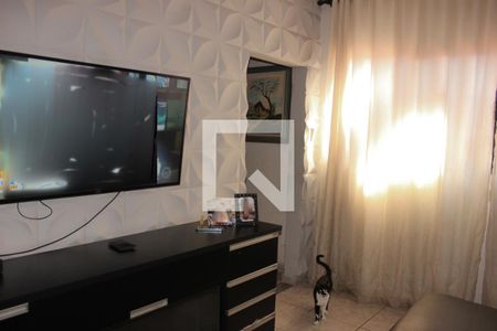 Sala de casa à venda com 8 quartos, 127m² em Guanabara, Contagem