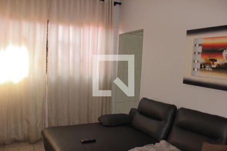 Sala de casa à venda com 8 quartos, 127m² em Guanabara, Contagem