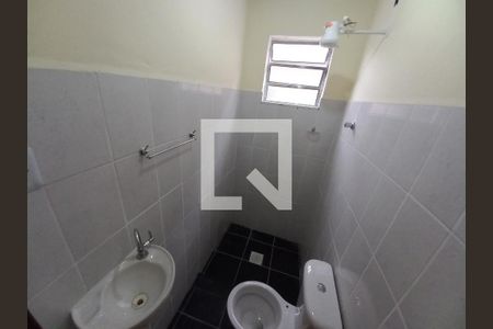 Banheiro de casa para alugar com 1 quarto, 40m² em Catiapoa, São Vicente