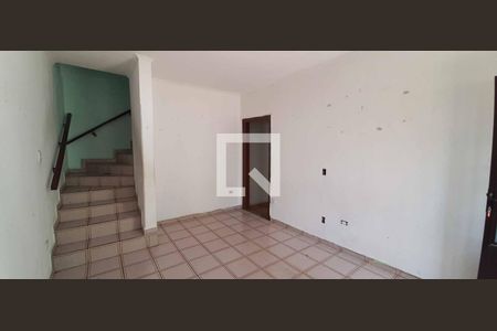 Sala de casa para alugar com 2 quartos, 200m² em Quitaúna, Osasco