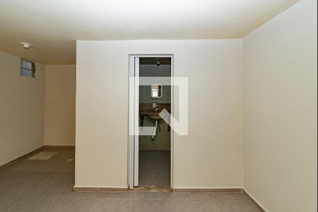 Banheiro de kitnet/studio para alugar com 1 quarto, 33m² em Bonfim, Belo Horizonte