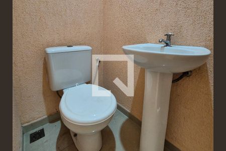 Lavabo de casa de condomínio para alugar com 4 quartos, 220m² em Vargem Grande, Rio de Janeiro