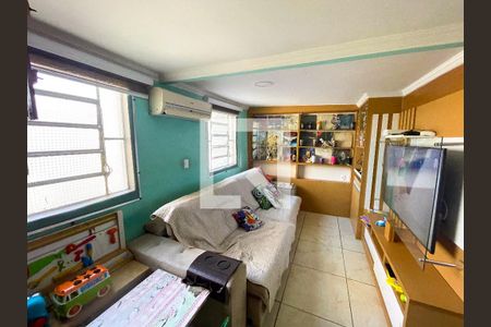 Sala de casa à venda com 2 quartos, 120m² em Eldorado, Contagem