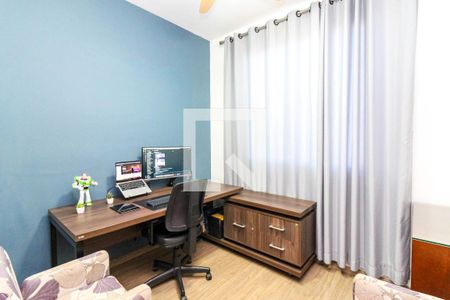 Quarto de apartamento à venda com 3 quartos, 70m² em Heliópolis, Belo Horizonte