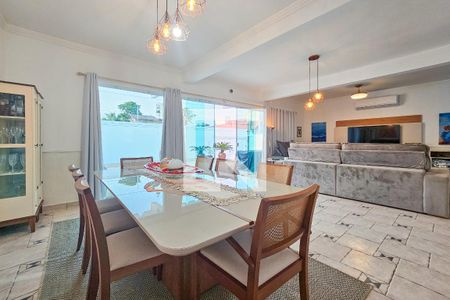 Sala de casa para alugar com 4 quartos, 250m² em Jardim Virginia, Guarujá