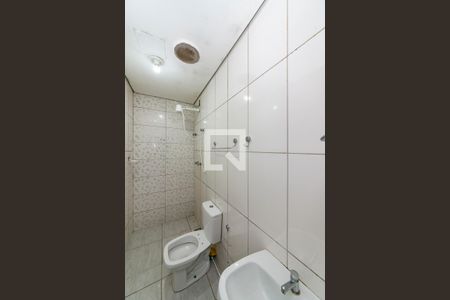 Banheiro de kitnet/studio para alugar com 1 quarto, 20m² em Bonfim, Belo Horizonte