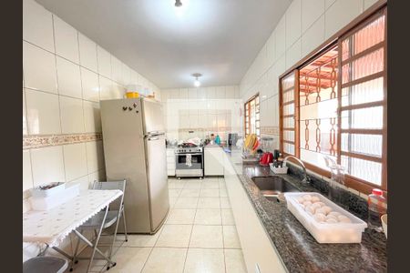 Cozinha de casa para alugar com 3 quartos, 216m² em Alto Caiçaras, Belo Horizonte