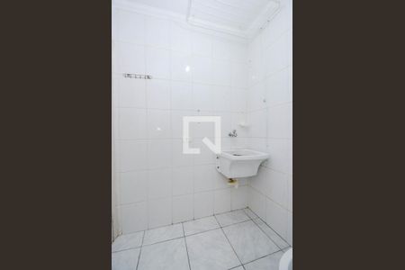 Banheiro de kitnet/studio para alugar com 1 quarto, 35m² em Jardim Santa Mena, Guarulhos