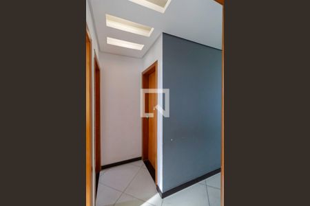 Corredor de apartamento à venda com 3 quartos, 163m² em Alto dos Pinheiros, Belo Horizonte