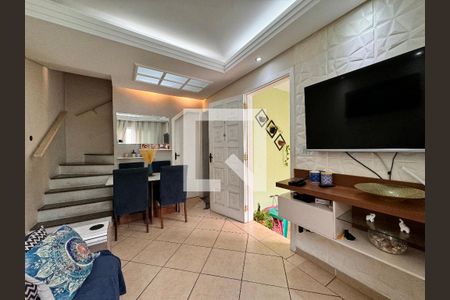 Sala de casa de condomínio à venda com 2 quartos, 70m² em Jardim Araguaia, Santo André