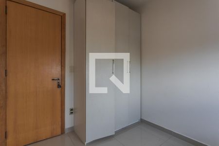 Quarto 1 de apartamento para alugar com 3 quartos, 87m² em Sarandi, Porto Alegre