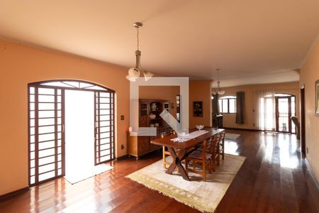 Salas de casa à venda com 4 quartos, 280m² em Vila Brandina, Campinas