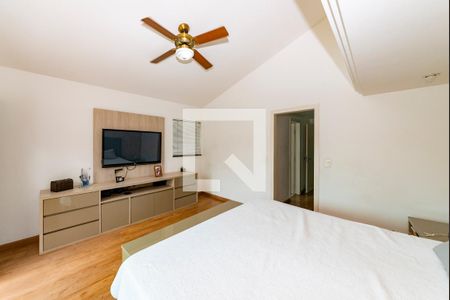 Suíte de casa à venda com 4 quartos, 300m² em Caiçara-adelaide, Belo Horizonte