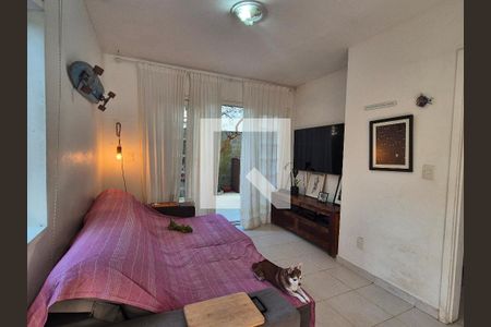 Sala de TV de casa de condomínio para alugar com 4 quartos, 126m² em Vargem Grande, Rio de Janeiro