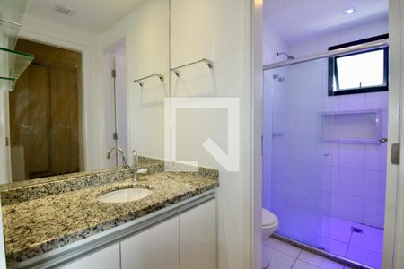 Banheiro de apartamento para alugar com 1 quarto, 46m² em Rio Vermelho, Salvador