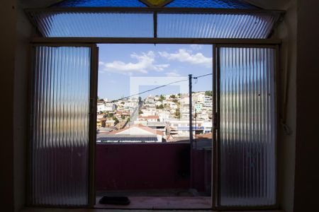 Sala vista de casa à venda com 2 quartos, 400m² em Cachoeirinha, Belo Horizonte