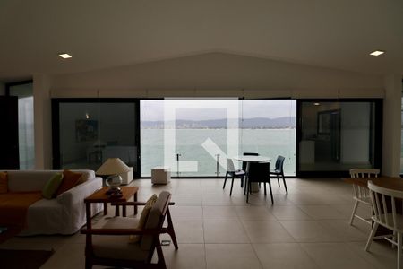 Sala de casa para alugar com 4 quartos, 290m² em Loteamento Joao Batista Juliao, Guarujá