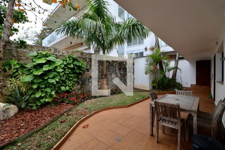 Quintal de casa para alugar com 4 quartos, 290m² em Loteamento Joao Batista Juliao, Guarujá