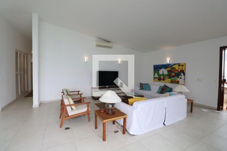 Sala de casa para alugar com 4 quartos, 290m² em Loteamento Joao Batista Juliao, Guarujá