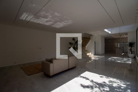 Sala de casa de condomínio à venda com 4 quartos, 400m² em Barra da Tijuca, Rio de Janeiro