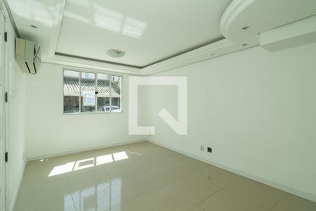 Sala de casa de condomínio à venda com 3 quartos, 84m² em Humaitá, Porto Alegre