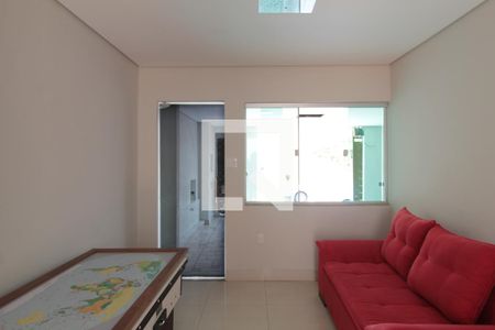 Sala de casa à venda com 3 quartos, 200m² em Planalto, Belo Horizonte