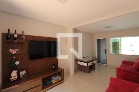 Sala de casa à venda com 3 quartos, 200m² em Planalto, Belo Horizonte