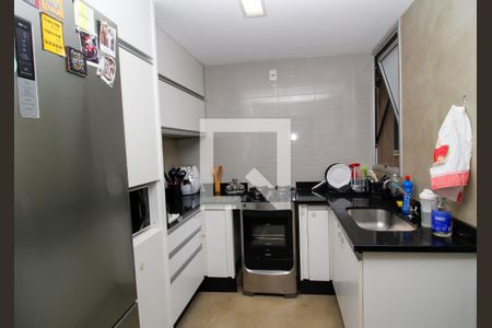 Cozinha de apartamento à venda com 4 quartos, 106m² em Estoril, Belo Horizonte