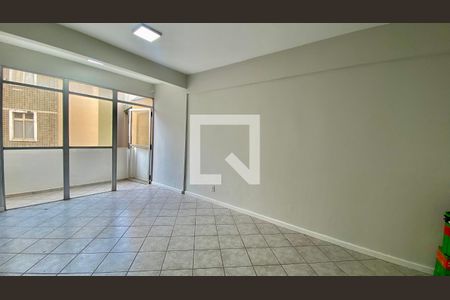 Sala de apartamento à venda com 3 quartos, 70m² em Estoril, Belo Horizonte