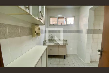 Cozinha de apartamento à venda com 3 quartos, 70m² em Estoril, Belo Horizonte