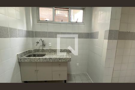 Cozinha de apartamento à venda com 3 quartos, 70m² em Estoril, Belo Horizonte