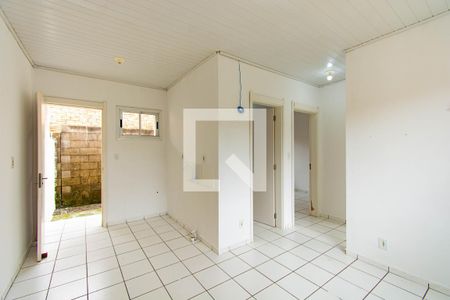 Sala de casa de condomínio à venda com 2 quartos, 45m² em Olaria, Canoas