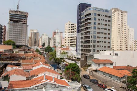 VISTA DA SALA de apartamento à venda com 3 quartos, 117m² em Cambuí, Campinas