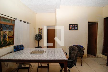 Sala  de casa à venda com 2 quartos, 360m² em Colégio Batista, Belo Horizonte